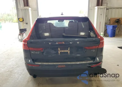 2018 Volvo Xc60 T5 Momentum z USA, uszkodzony, nr VIN YV4102RK4J1070470